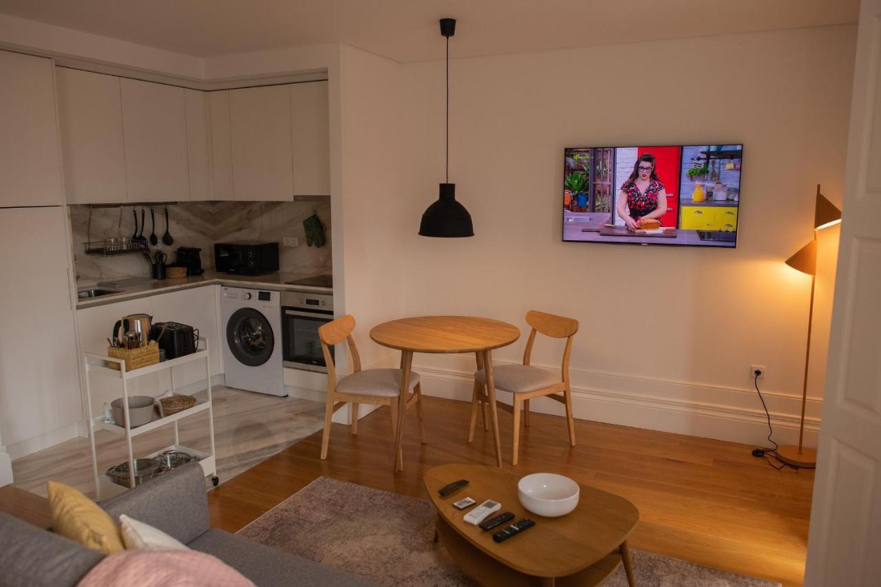 Spacious Studio W/ Balcony & Ac By Lovelystay Porto Eksteriør bilde