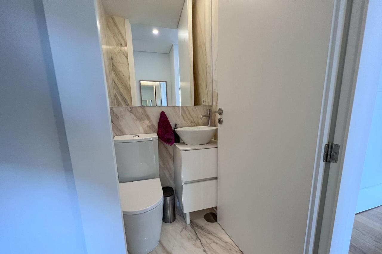 Spacious Studio W/ Balcony & Ac By Lovelystay Porto Eksteriør bilde